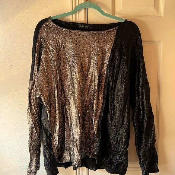 Beautiful metal color and black python pattern blouse - Picture 1 of 3